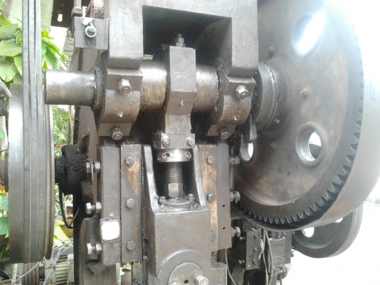 เครื่องปั้มเดินเฟื่องเหล็กเหนียว 60 ตัน2ตัวเบอร์3   2ตัวแท่นเลือย 1 ตัว