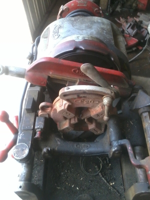 ขายเครื่องต๊าบเกลียว REX 80 A ไฟ 220V.เก่าญี่ปุ่นครับ ลองไฟแล้วอุปกรณ์ครบ