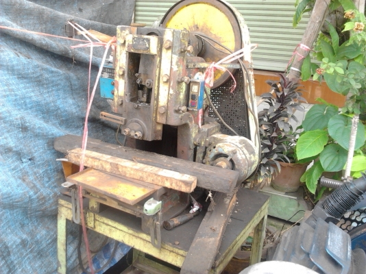 เครื่องปั้ม+แท่นตัดมีเนียม+มอเตอร์ 7.5 แรงอย่างละ 1 ตัว เครื่องปั้ม+แท่นตัดมีเนียม+มอเตอร์ 7.5 แรงอย่างละ 1 ตัว