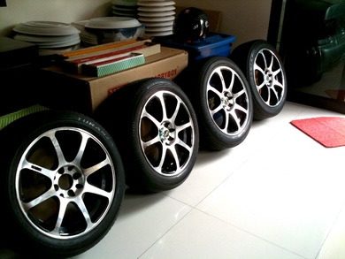 แม็กซ์ AVS 8 ก้านพร้อมยาง สเปค 4 รู100-114.3  ใส่ได้ทุกรุ่นครับ ที่เป็น4รู