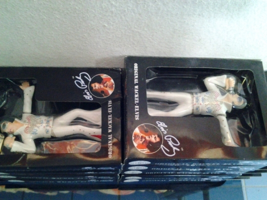 ขายครับตุ๊กตาติดรถโบราน เอลวิส เต้นตลอดเส้นทางตัวล่ะ130ครับสนใจ0853647170