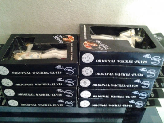 ขายครับตุ๊กตาติดรถโบราน เอลวิส เต้นตลอดเส้นทางตัวล่ะ130ครับสนใจ0853647170