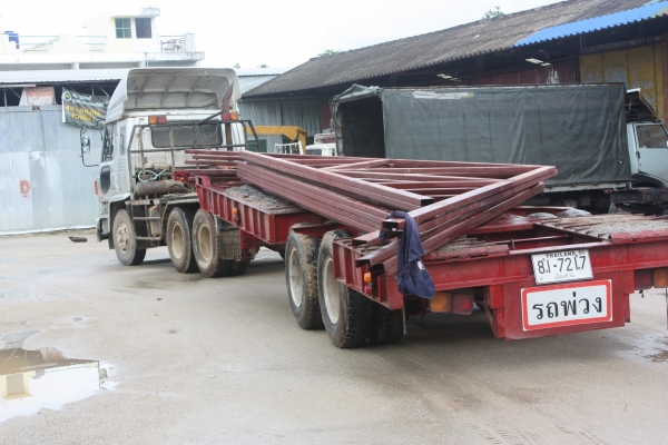 ขายหัวลากUD 8สูบ300แรงพร้อมหางดั้ม7.5มและโลเบท