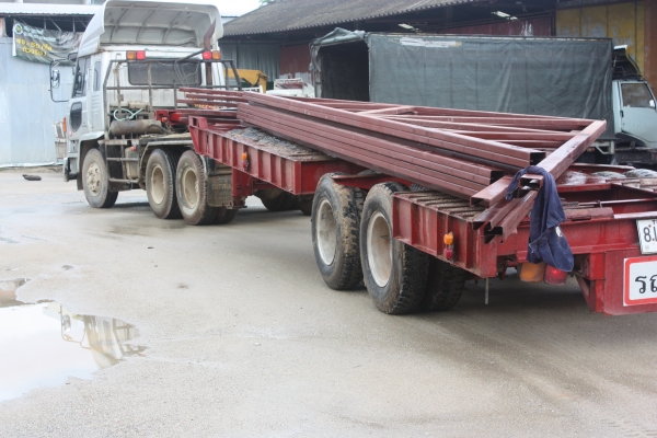 ขายหัวลากUD 8สูบ300แรงพร้อมหางดั้ม7.5มและโลเบท