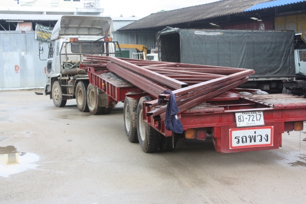 ขายหัวลากUD 8สูบ300แรงพร้อมหางดั้ม7.5มและโลเบท