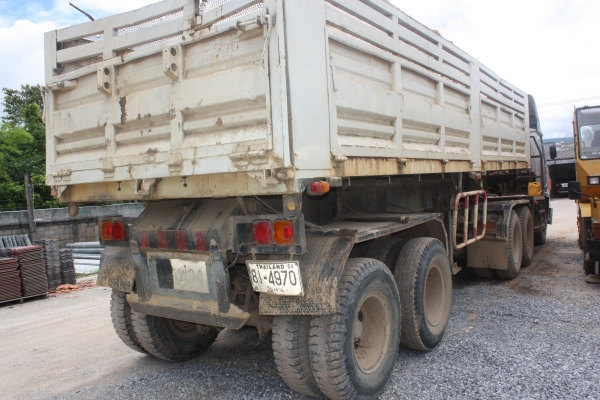 ขายหัวลากUD 8สูบ300แรงพร้อมหางดั้ม7.5มและโลเบท