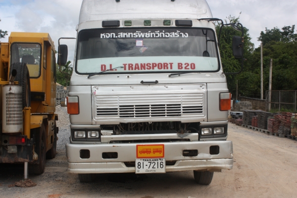 ขายหัวลากUD 8สูบ300แรงพร้อมหางดั้ม7.5มและโลเบท