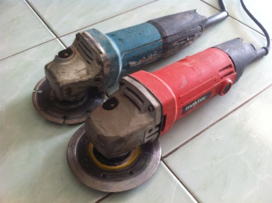 เครื่องเจียรไฟฟ้า2เครื่อง Makita และ Maktec สภาพดี พร้อมใช้งาน เครื่องเจียรไฟฟ้า2เครื่อง Makita และ Maktec สภาพดี พร้อมใช้งาน