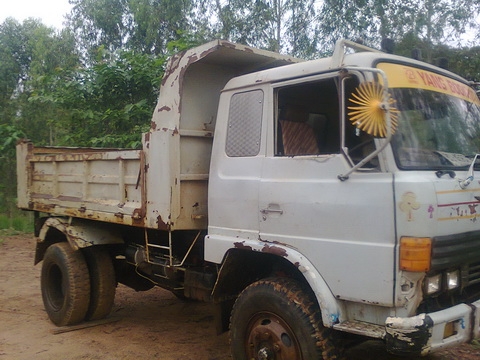 ขายรถดัมพ์ HINO  เครื่อง EH700 168 แรงม้าเกียร์ HO 6 เกียร์ เฟืองท้ายใหญ่ ของ มิตซู พวงมาลัยพาวเวอร์ ดัมพ์ ยาว 3.60 เมตร ยิงหน้า ยาง 900 -20