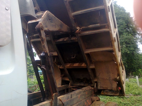 ขายรถดัมพ์ HINO  เครื่อง EH700 168 แรงม้าเกียร์ HO 6 เกียร์ เฟืองท้ายใหญ่ ของ มิตซู พวงมาลัยพาวเวอร์ ดัมพ์ ยาว 3.60 เมตร ยิงหน้า ยาง 900 -20