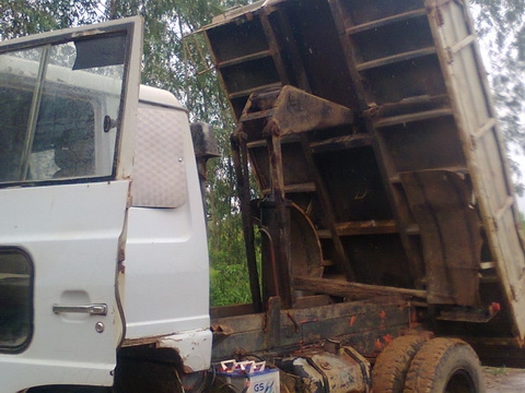 ขายรถดัมพ์ HINO  เครื่อง EH700 168 แรงม้าเกียร์ HO 6 เกียร์ เฟืองท้ายใหญ่ ของ มิตซู พวงมาลัยพาวเวอร์ ดัมพ์ ยาว 3.60 เมตร ยิงหน้า ยาง 900 -20