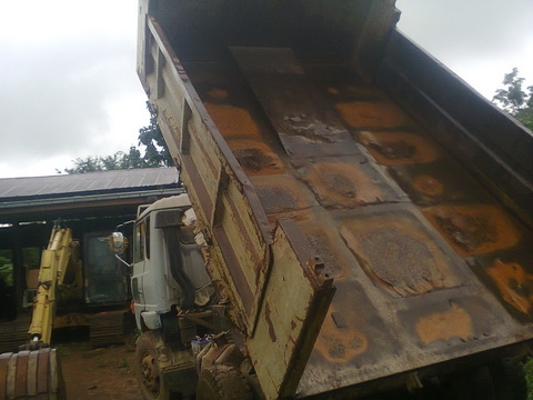 ขายรถดัมพ์ HINO  เครื่อง EH700 168 แรงม้าเกียร์ HO 6 เกียร์ เฟืองท้ายใหญ่ ของ มิตซู พวงมาลัยพาวเวอร์ ดัมพ์ ยาว 3.60 เมตร ยิงหน้า ยาง 900 -20