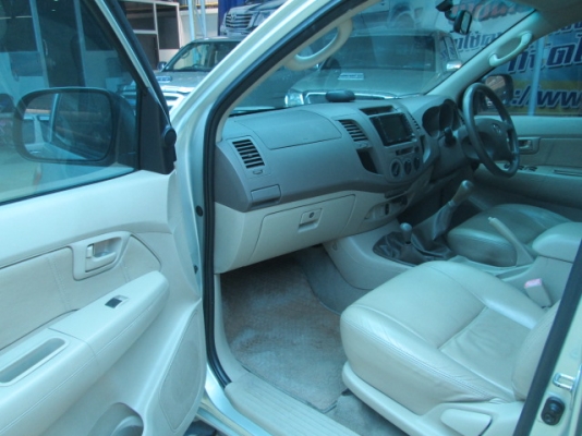 vigo 3.0G MT 4WD Double Cab สีบรอนด์เงิน ปี2005