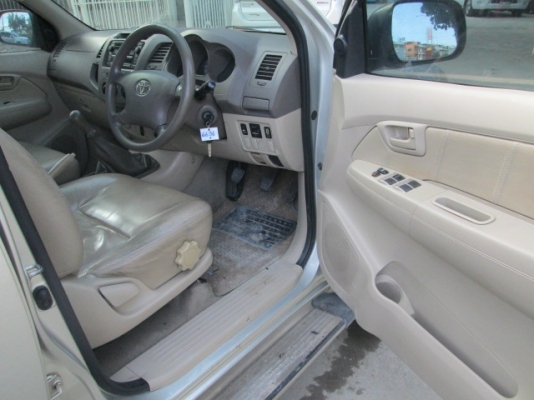 vigo 3.0G MT 4WD Double Cab สีบรอนด์เงิน ปี2005