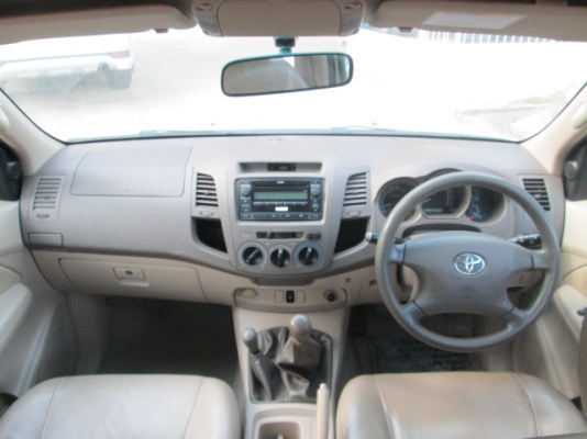 vigo 3.0G MT 4WD Double Cab สีบรอนด์เงิน ปี2005