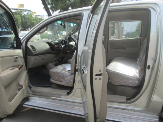 vigo 3.0G MT 4WD Double Cab สีบรอนด์เงิน ปี2004