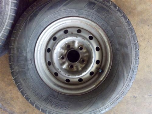 ขาย กะทะ+ยางขอบ 14 ขนาด 195R14 จัดไป 2200 บาท T.088-875-9838 0877-299-399 K.AE