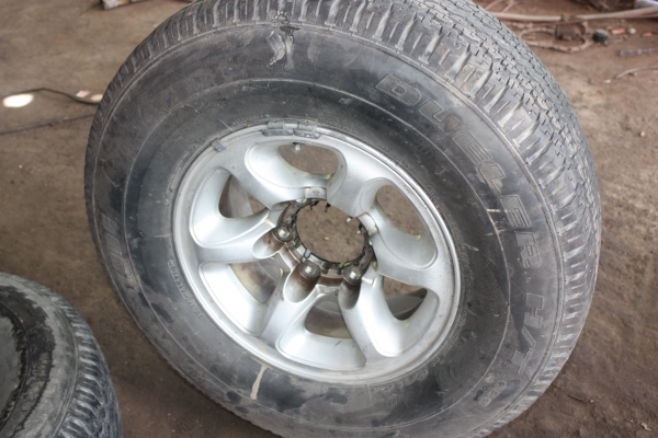 ขายแม็กพร้อมยางขอบ15