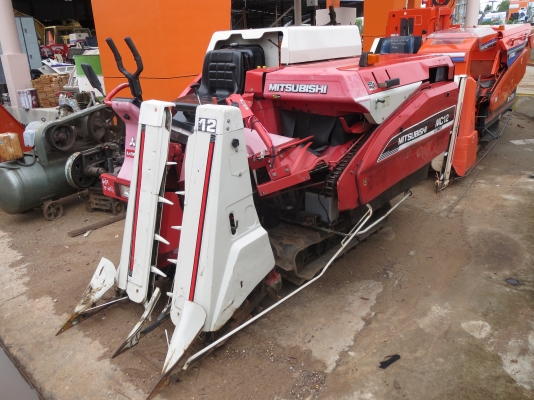 รถเกี่ยวข้าว mitsubishi 12แรง รถนอกนำเข้า  เกี่ยววันละ2-3ไร่