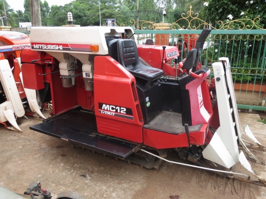 รถเกี่ยวข้าว mitsubishi 12แรง รถนอกนำเข้า  เกี่ยววันละ2-3ไร่