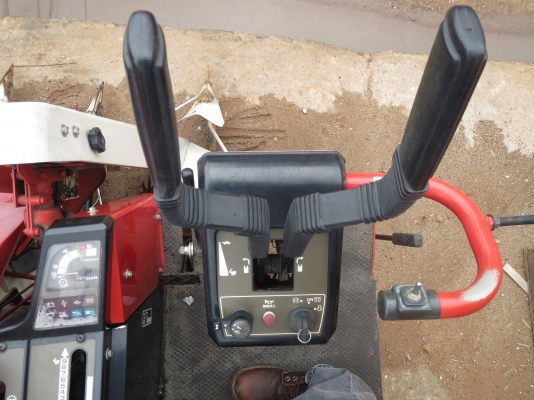 รถเกี่ยวข้าว mitsubishi 12แรง รถนอกนำเข้า  เกี่ยววันละ2-3ไร่