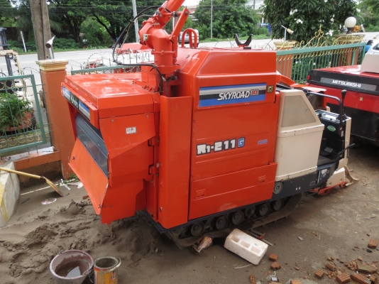 รถเกี่ยวข้าว KUBOTA  ACE211 รถงามมากๆ ประหยัดค่าแรงงาน