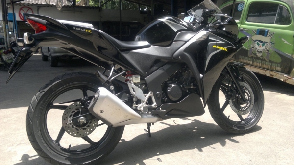 cbr 150 สวยใสปิ้ง