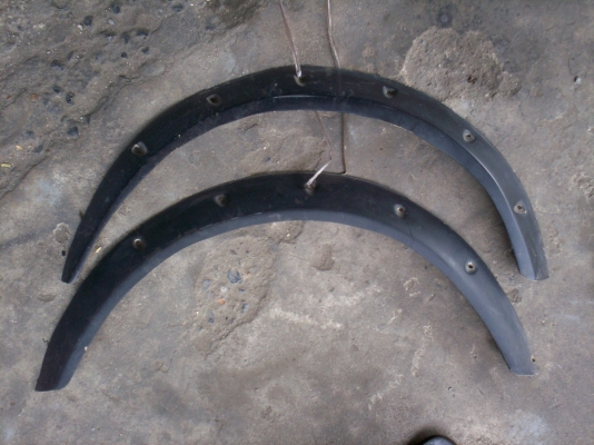 โป่งซุ้มล้อหลัง เซฟิโร่A31  เป็นไฟเบอร์สีดำด้าน 600บาท 0890671028