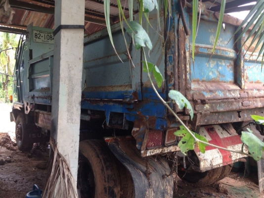 ***ขายแล้วครับขอบคุณ Truck2hand ขาย6ล้อดั๊มดินสภาพดี ISUZU ROCKY FRR 175 6BG1 เครื่องดีแรง ไม่หลวม อึด ช่วงล่างคัสซีดีมีตำหนิ(ตามรูป) กระบะดั๊มเหล็ก ฝาข้างมีผุพื้นดีไม่ผุ ยาว3.6ม.หัวบางเดิมมีผุนิดหน่อยไม่สวยภายในคอนโซลครบ พ.พาวเวอร์ เบรคทริฟฟี่ ยาง8.25ดี6