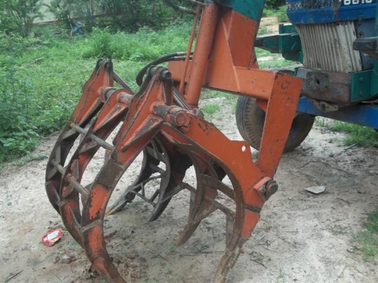 ขายรถคีบอ้อย6600คีบสามรถสภาพพร้อมใช้