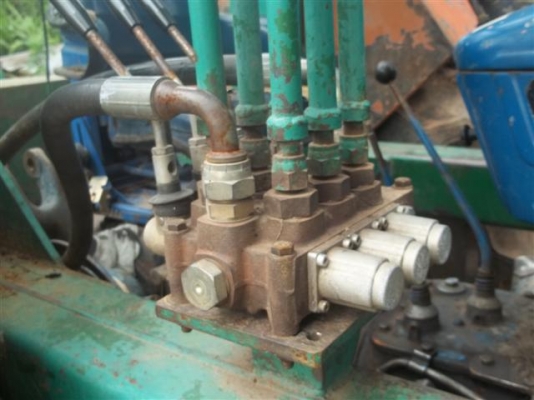 ขายรถคีบอ้อย6600คีบสามรถสภาพพร้อมใช้