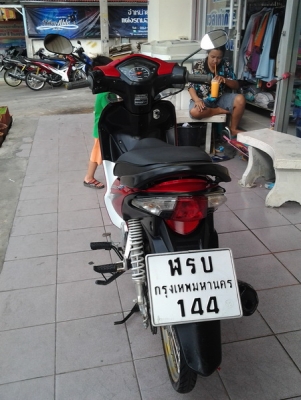 ขาย WAVE 110 i สวยๆวิ่งมา4XXXโล ราคาถูกๆครับ