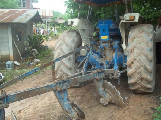 ขายรถไถฟอร์ด6600เสื้อเรียบแท้ๆพร้อมอุปกรณ์เล่มทะเบียน