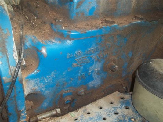 ขายรถไถฟอร์ด6600เสื้อเรียบแท้ๆพร้อมอุปกรณ์เล่มทะเบียน