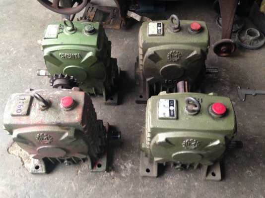 ขายหัวเกียร์ทดรอบ เบอร์ 100 มี 4 ตัว อัตราทด 1:20 / 1:50 / 1:60 ของ LM / Chenta สภาพสวบหมุนนิ่ม พร้อมใช้งาน ขายหัวเกียร์ทดรอบ เบอร์ 100 มี 4 ตัว อัตราทด 1:20 / 1:50 / 1:60 ของ LM / Chenta สภาพสวบหมุนนิ่ม พร้อมใช้งาน