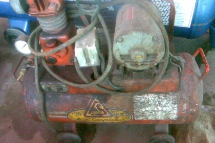 ปั้มลมฟูเส็ง 36 ลิตรสภาพเดิมๆครับมอเตอร์มิสซูบิชิ  ขนาด 1/4  แรงพร้อมตะแกรงกันสายพานระบบทุกอย่างพร้อมใช้ครับราคานี้คุ้มครับใช้ยาวครับ