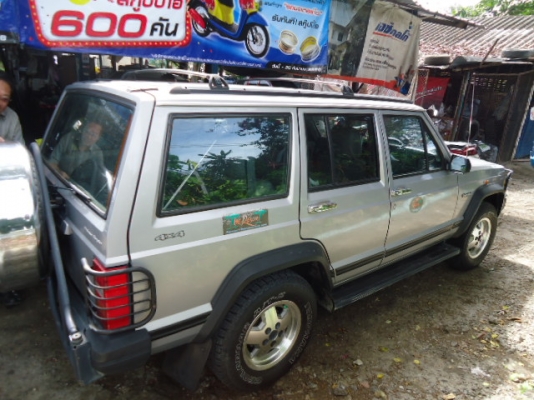 ขาย JEEP CHEROKEE 2.5 (2,500CC) MANUAL ปี97 สภาพดีเครื่องแน่นๆครับ เครื่องเดิมๆ พร้อมใช้งานครับ แอร์เย็นๆ ระบบไฟฟ้าใช้ได้หมดครับ ไม่เคยติดแก๊สครับ อยู่เชียงใหม่ ยางสี่เส้นใหม่ๆเลยครับ และสายพานใหม่ๆครับ ดูแลรักษาเครื่องยนต์ตลอด