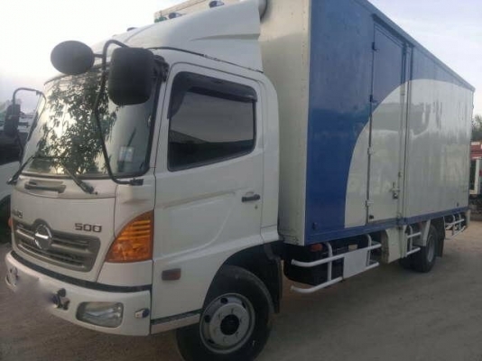 รถฮีโน่ 6 ล้อ ตู้แห้ง  175 แรงม้า ปี 52  สนใจติดต่อ 081 - 6079515