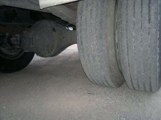 รถฮีโน่ 6 ล้อ ตู้แห้ง  175 แรงม้า ปี 52  สนใจติดต่อ 081 - 6079515