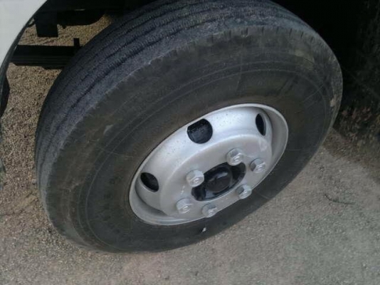 รถฮีโน่ 6 ล้อ ตู้แห้ง  175 แรงม้า ปี 52  สนใจติดต่อ 081 - 6079515