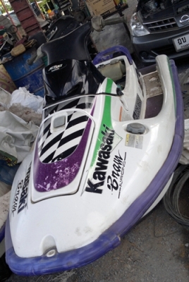 ขายkawasaki super sport xi750proเครื่องproสีเขียวแท้ตัวสลักใหญ่ไม่เคยยกซ่อม กล่องไฟdc-dc.cdi 80แรงม้า(เรือยืนpro75)รุ่นฉลองแชมป์ลายธงปี97เดิมๆเบาะขาดเอาไปเย็บอยู่