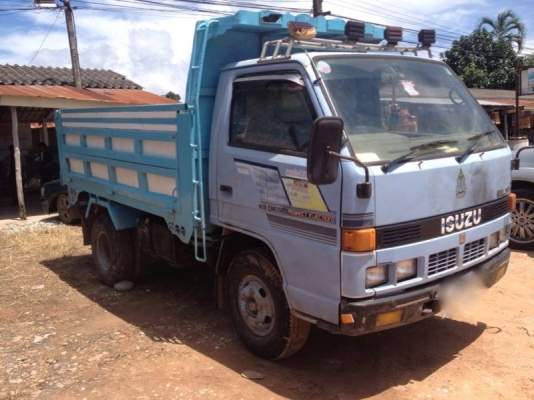 รถอิซูซุ 6 ล้อดั้ม  NKR  110 แรงม้า  สนใจติดต่อ 081 - 6079515