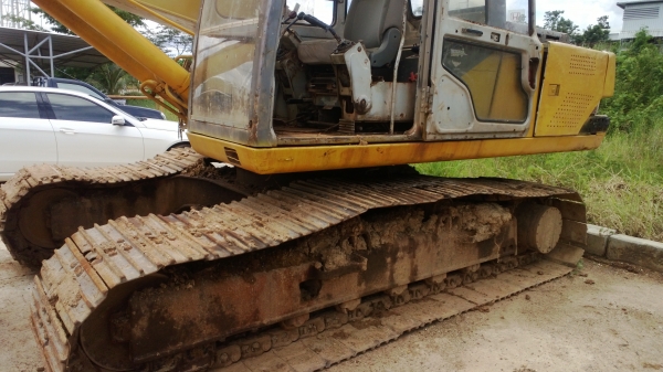 ขาย... SK200-3 กระบอกอาร์มเสีย มีเล่มทะเบียน...