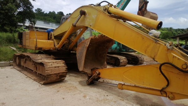 ขาย... SK200-3 กระบอกอาร์มเสีย มีเล่มทะเบียน...