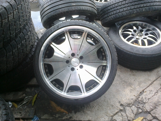 ขายล้อขอบ19 5รู114พร้อมยางชุดละ 16500