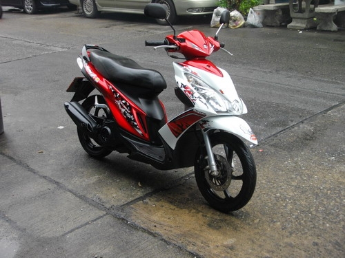 ขาย Skydrive 125cc.หัวฉีด ตัวท๊อป ล้อแม็ก สีแดง-ขาว สวยเด่น เครื่องเลิศ ราคา 23500 บาท