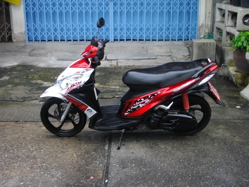 ขาย Skydrive 125cc.หัวฉีด ตัวท๊อป ล้อแม็ก สีแดง-ขาว สวยเด่น เครื่องเลิศ ราคา 23500 บาท