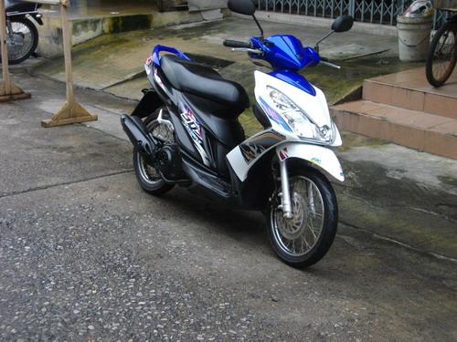 ขาย Skydrive 125cc.หัวฉีด สีน้ำเงิน-ขาว รถ11เดือน สวยเด่น เครื่องเยี่ยม ประกันศูนย์5ปี 20500 บาท