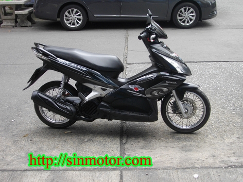 ขาย Honda Airblade สีดำ คอมบายเบรค ขับแค่7000โล สวยหรู เครื่องเยี่ยม ราคา 18000 บาท