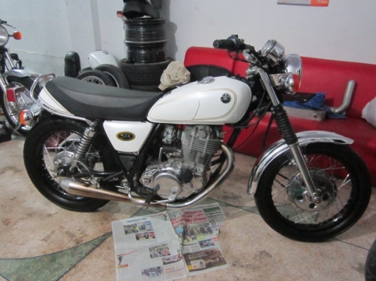 ขาย SR400 ปี99 เลขเต็ม สภาพตามรูป รถวิ่งดีไม่มีปัญหา(รับแลกเทริน์)รายละเอียดด้านใน